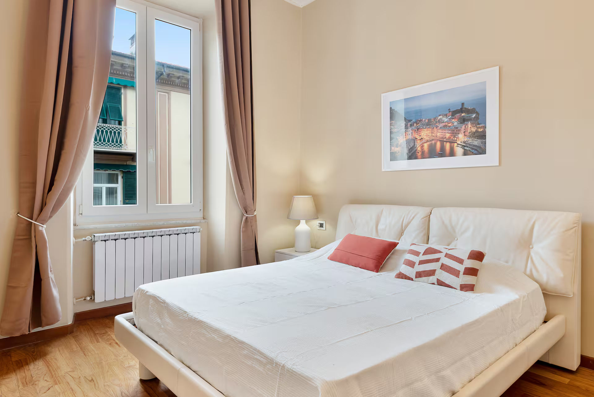 Bedroom with double bed